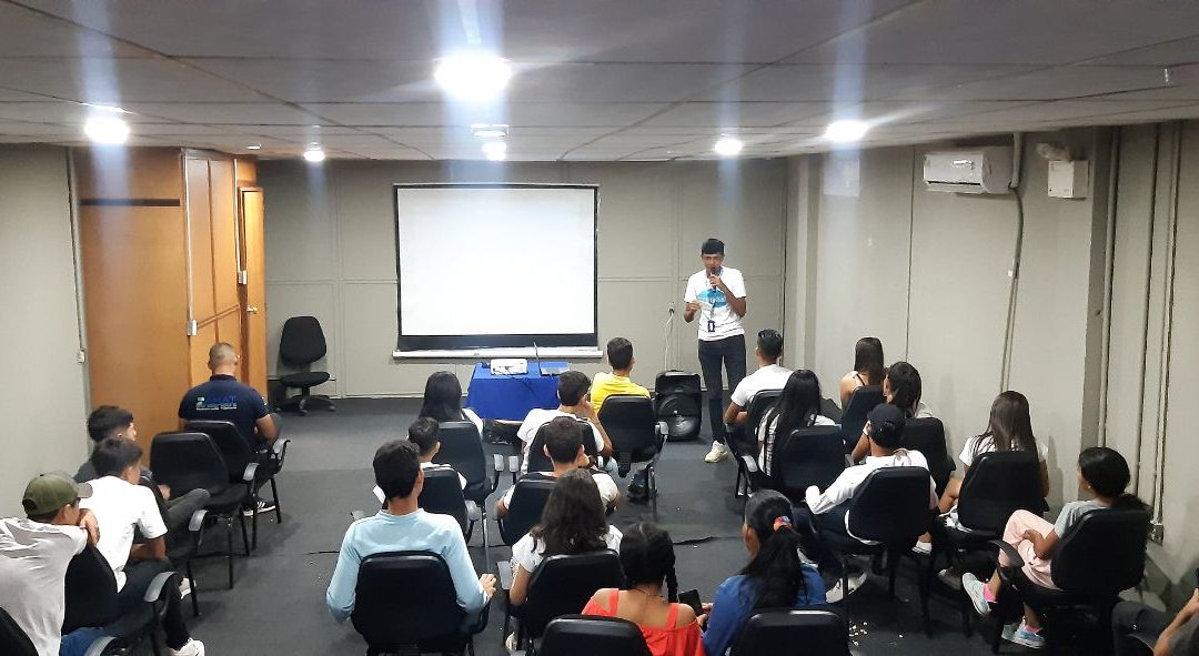 Más de 20 jóvenes participaron en el Cine-Foro “Invictus” en Alberto Adriani