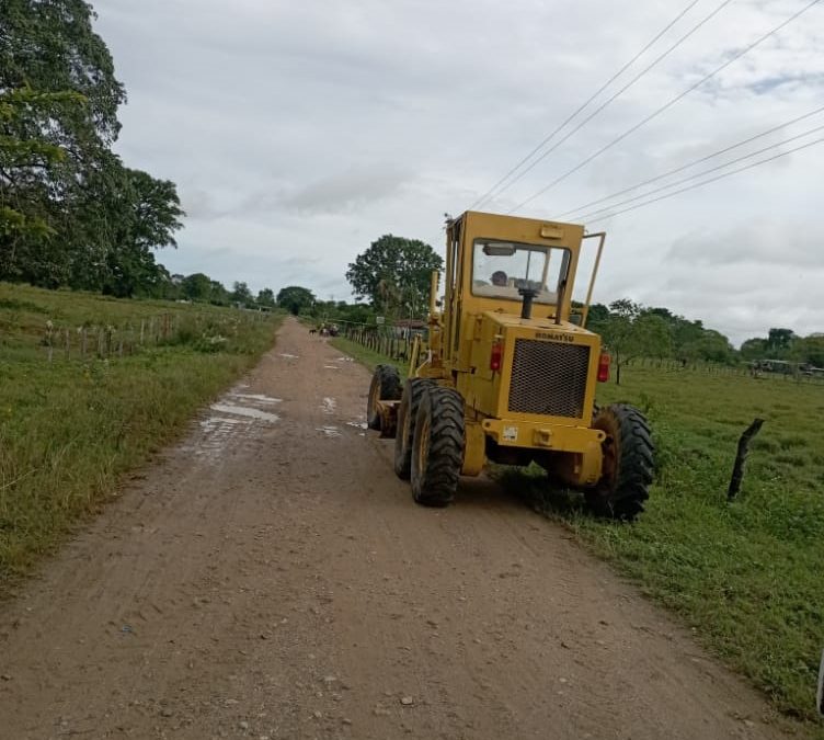 Recuperan vía agrícola en el Km 9 de El Vigía