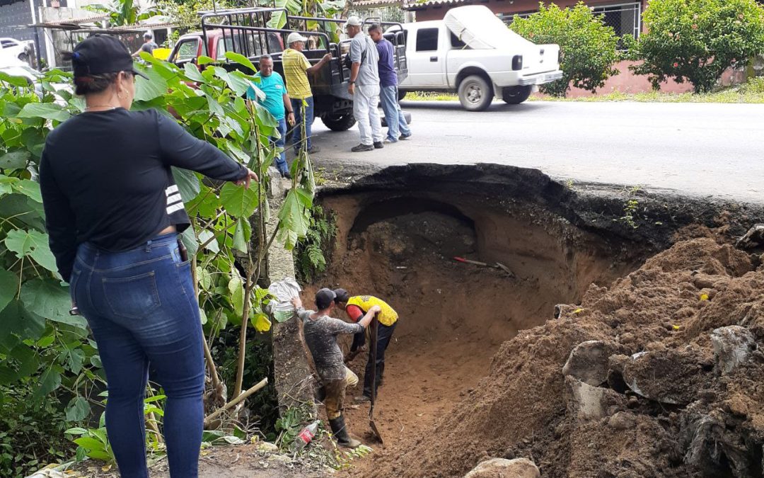 Alcaldía vigíense corrige falla de borde en el sector Brisas del Chama