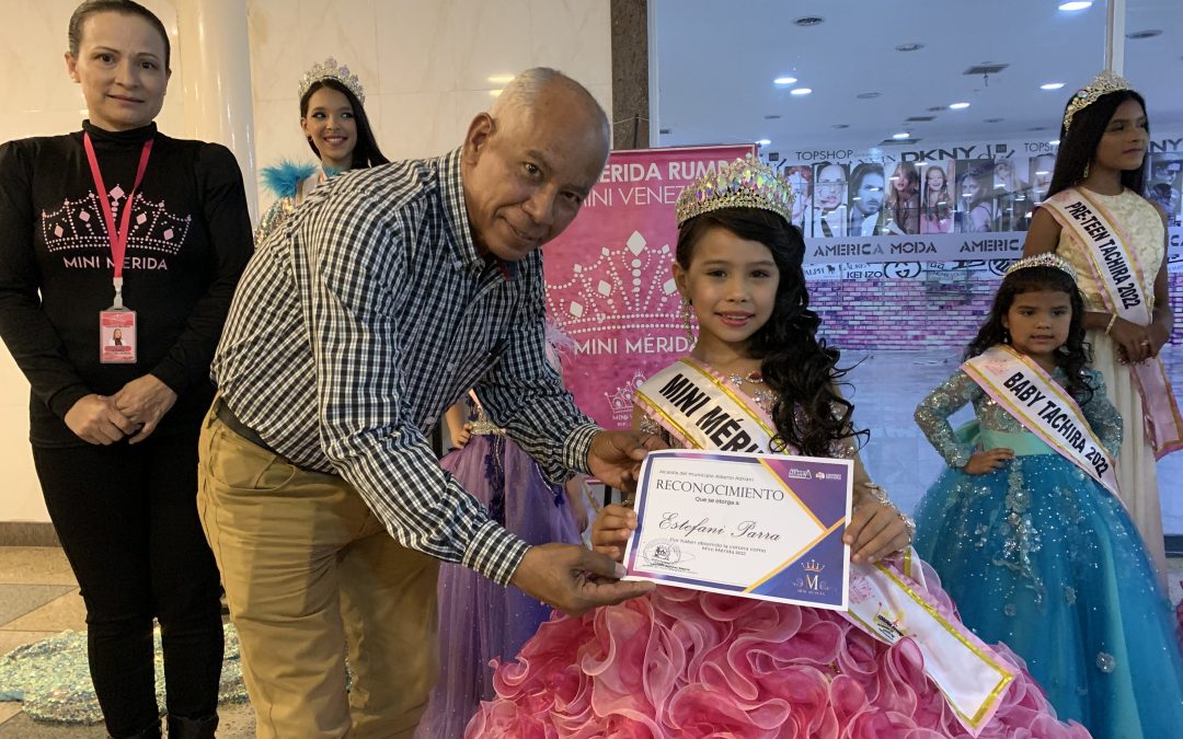 Director General de la alcaldía vigíense entregó reconocimiento a Estefani Parra, Mini Mérida 2022 