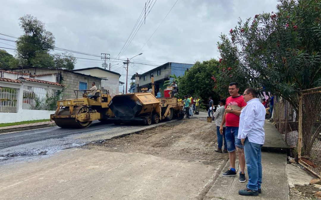 Plan de reasfaltado llegó al barrio Bolívar de El Vigía