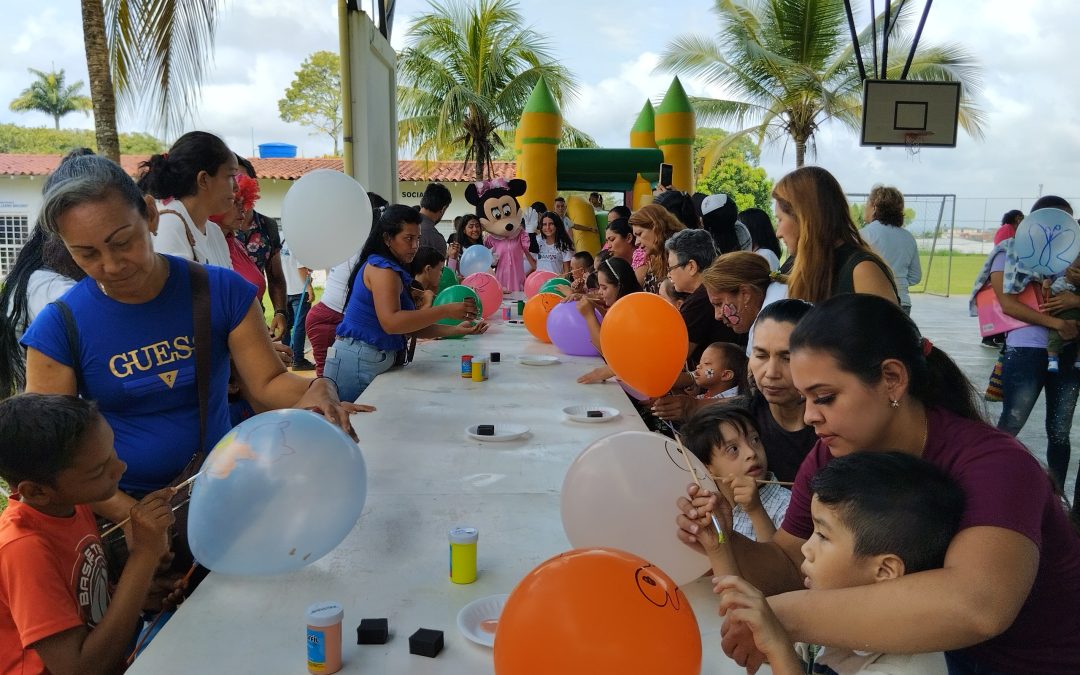 Primera Dama de Alberto Adriani compartió con niños especiales 