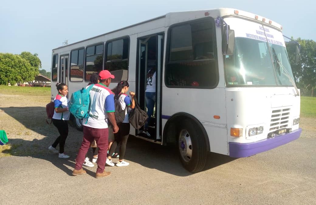 Imdraa apoyó con transporte a la selección mayor de kickingball del municipio Alberto Adriani