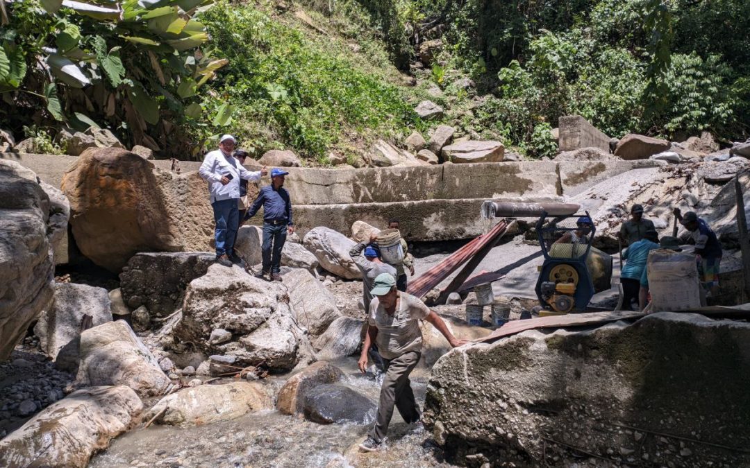 Lisandro Segura supervisó trabajos de recuperación del Dique Rural de Mucujepe