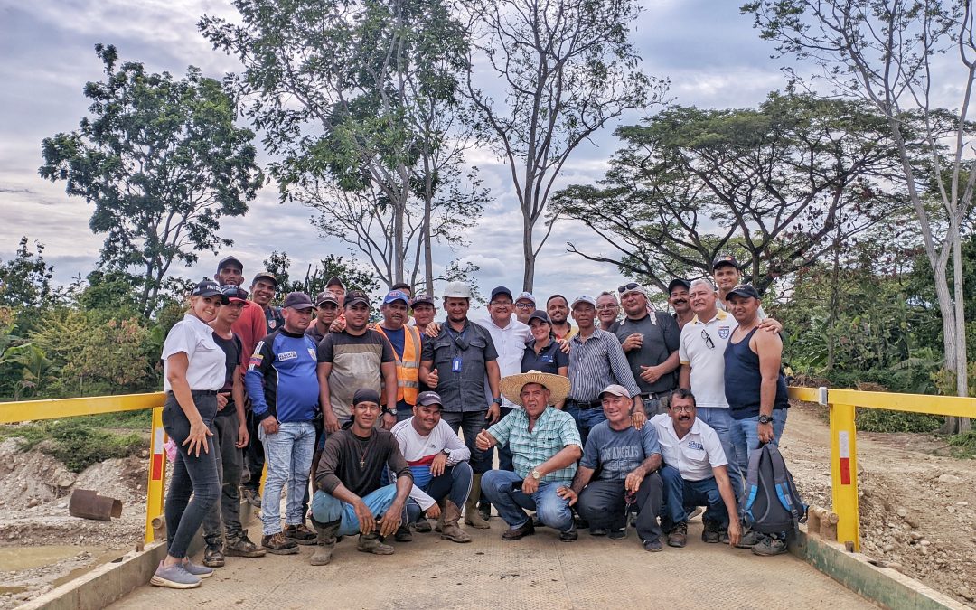 Lisandro Segura agradece a los que contribuyeron durante la construcción del puente provisional sobre el río Onia