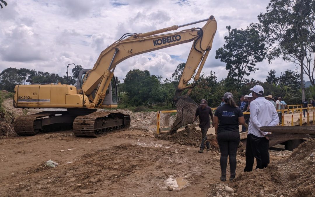 Aporte de ingenieros de la alcaldía vigíense consolidaron obra del puente provisional sobre el río Onia