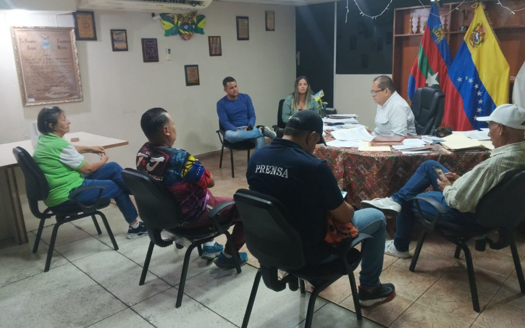 Conductor irresponsable se comprometió a recuperar árbol dañado en Av. 15 de El Vigía
