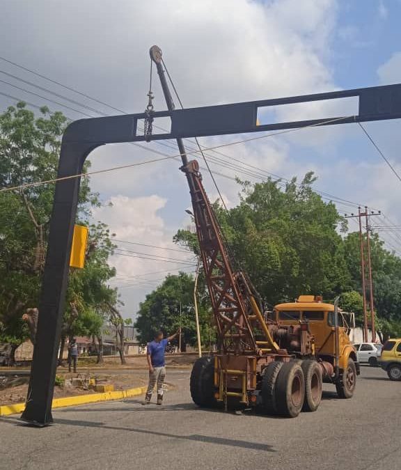 Alcaldía restablece semáforo en intersección de Don Pepe Rojas tras colisión