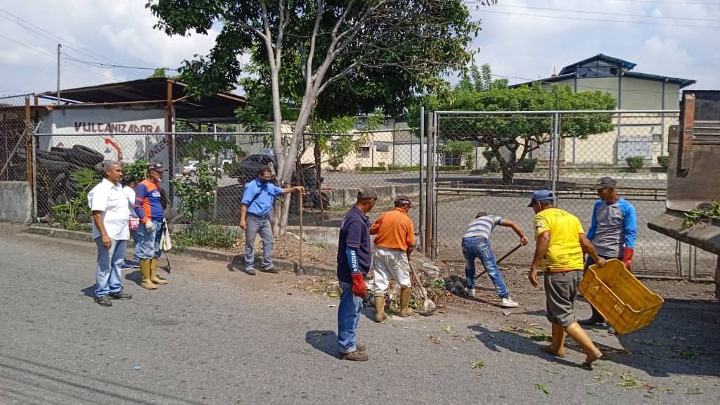 Alcaldía vigíense inicia jornada de limpieza y mantenimiento en el mercado Olinto Vera