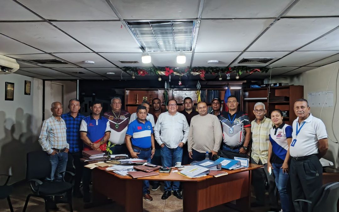 Alcaldía acuerda con gremios de Líneas Unificadas de Taxis trabajar en soluciones para mejorar el servicio