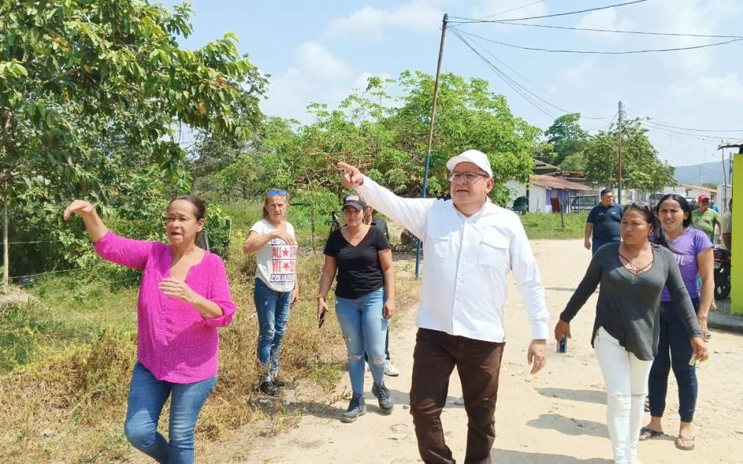 Lisandro Segura continúa atendiendo planteamientos de  las comunidades