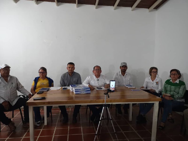 Alcalde Lisandro Segura presentó propuestas en Caracas para mejorar el servicio eléctrico en Alberto Adriani