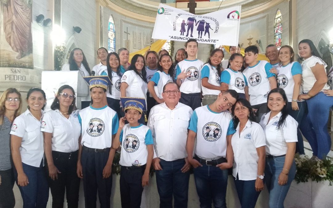 Lisandro Segura apadrinó la Vigésima Novena promoción de la Escuela Asunción Dugarte
