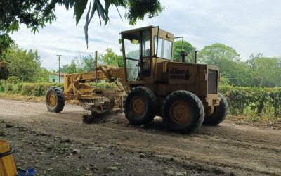 Alcaldía Alberto Adriani inició trabajos de patroleo en la vía agrícola del sector La Silveria
