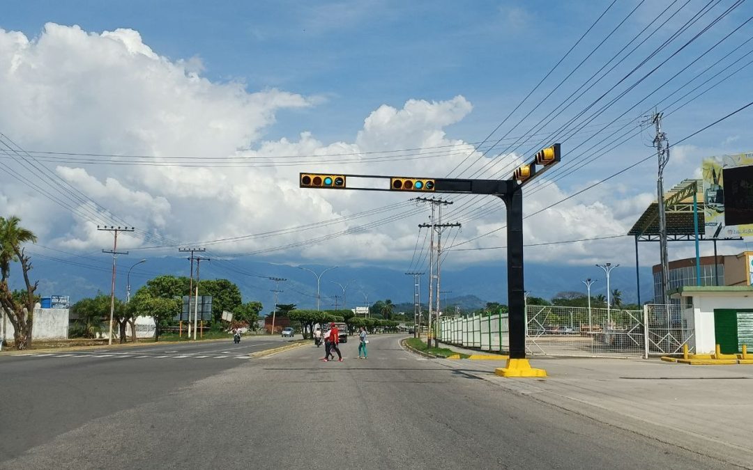 Cien por ciento operativos semáforos de la intersección entre avenidas Don Pepe Rojas y Presidente Páez