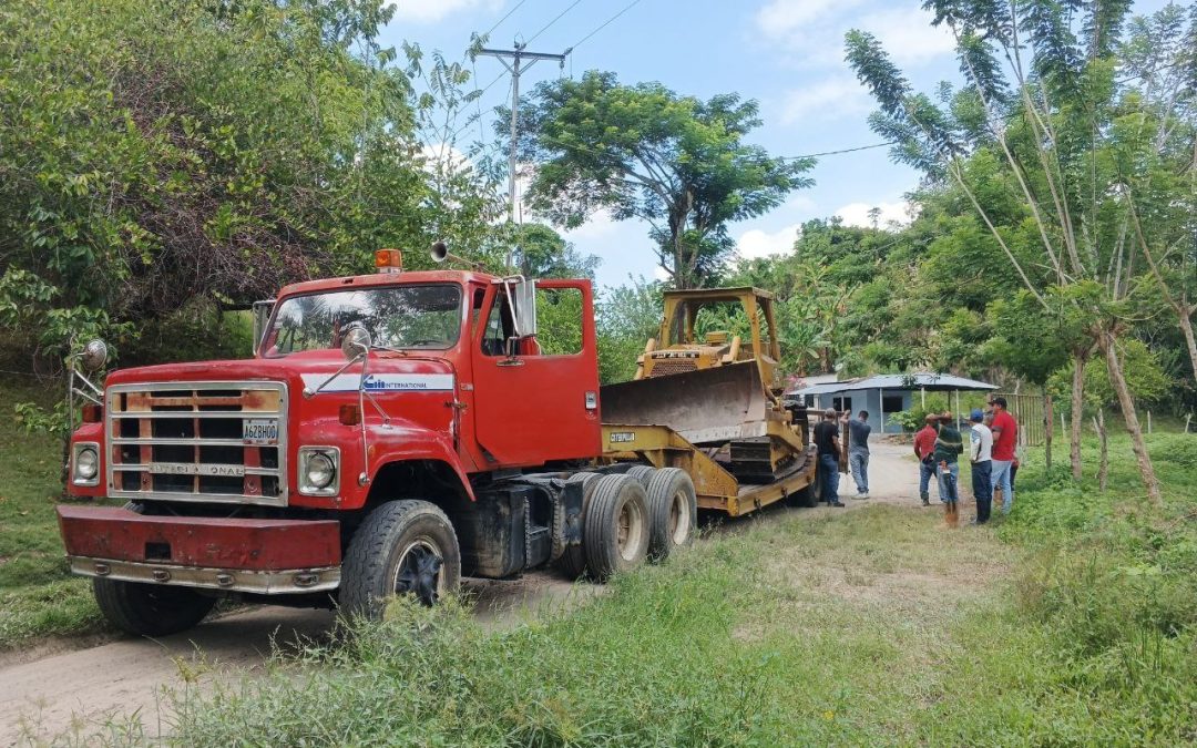 Alcaldía Alberto Adriani ingresó maquinaria pesada en el sector El Serracho