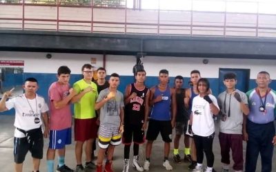 Lisandro Segura apoyó con transporte a la delegación de Boxeo que viajó al Campeonato Nacional en Sucre