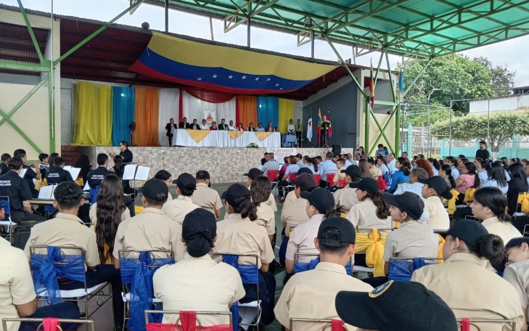 Municipalidad de Alberto Adriani celebró trayectoria del Colegio José Humberto Paparoni