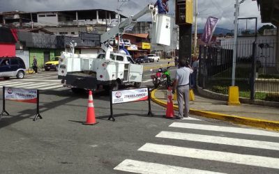 Gobierno de Lisandro Segura realiza trabajos de mantenimiento a los semáforos de la avenida Bolívar  