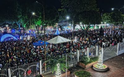 El Vigía se iluminó de Navidad con el encendido de las luces en la plaza Bolívar