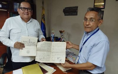 Alcalde entrega al Archivo Histórico originales del Himno de Alberto Adriani