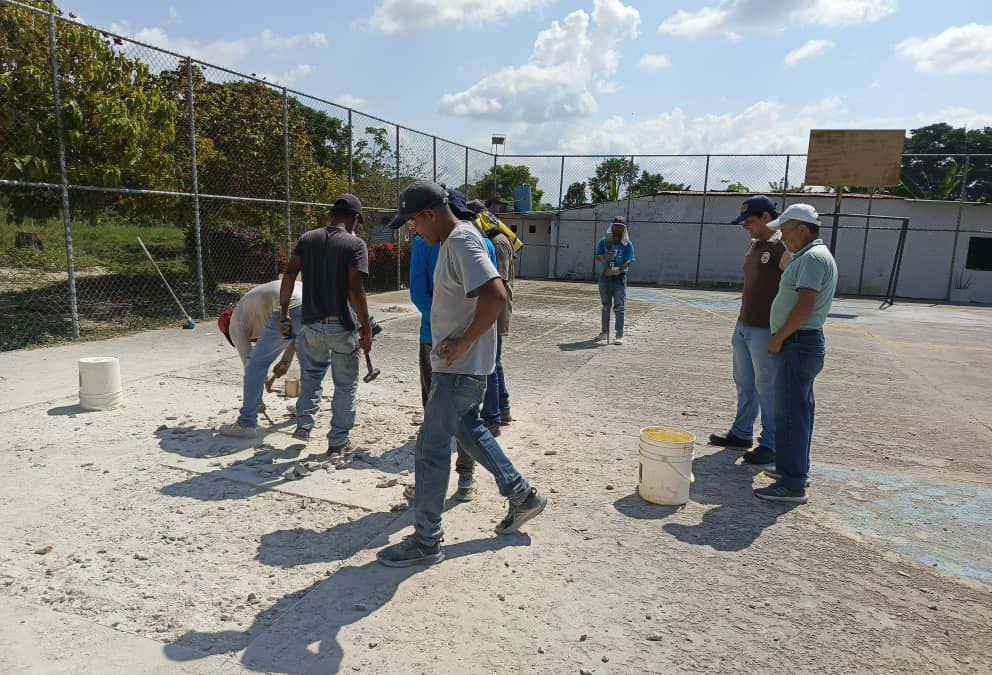 Gestión de Lisandro Segura reacondiciona cancha deportiva en Los Naranjos
