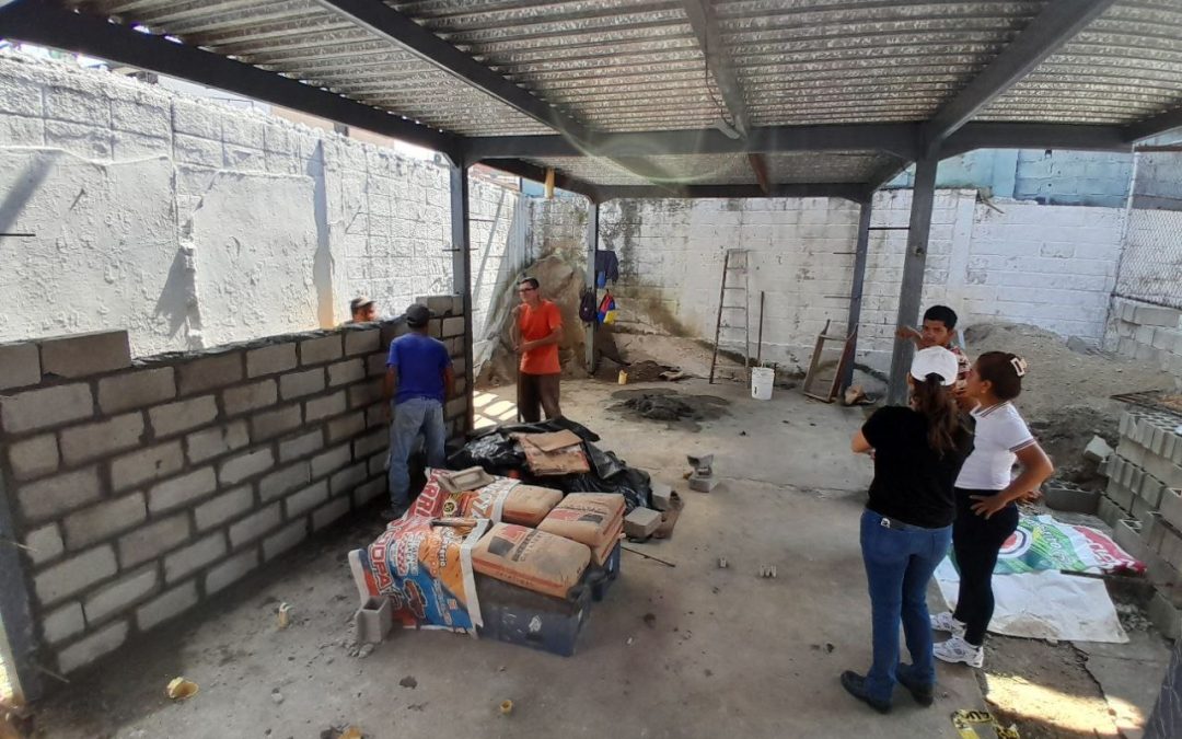 Alcalde Lisandro Segura construye salas sanitarias y camerinos en cancha techada Negra Maché