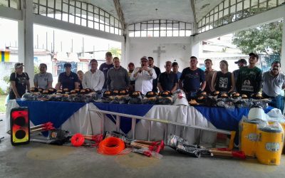 Alcalde Lisandro Segura Doto de Uniformes e implementos de Trabajos a Personal Obrero