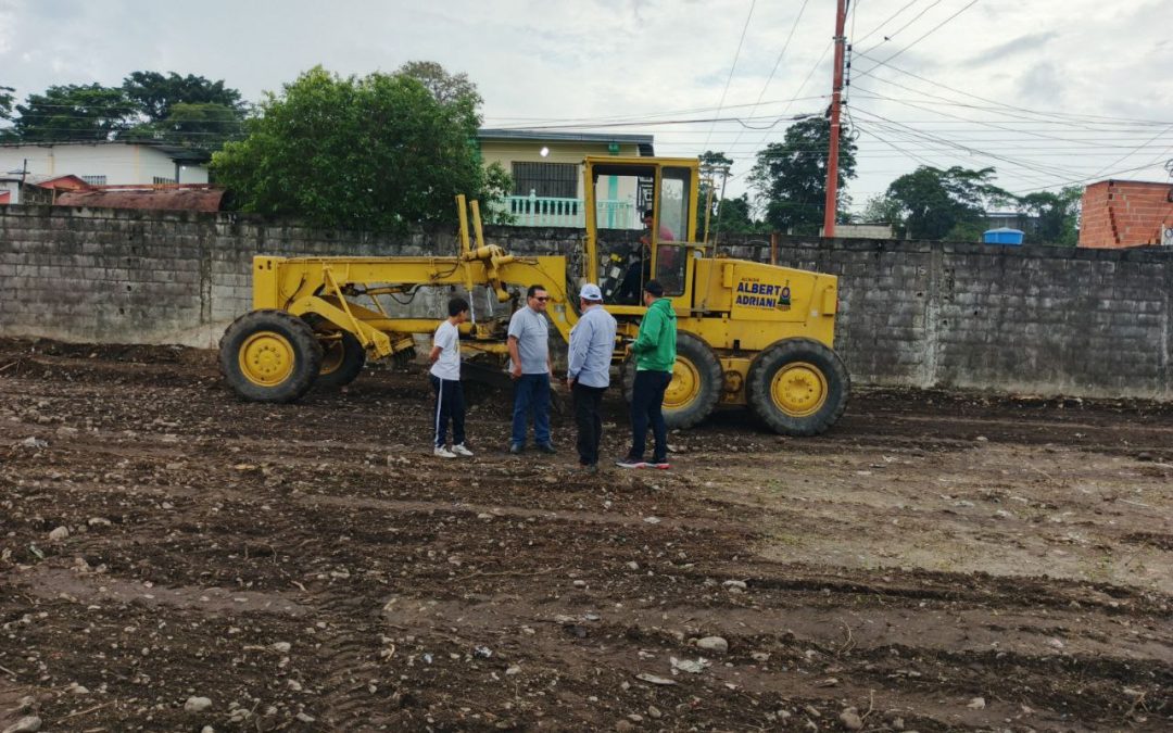 Lisandro Segura avanza con construcción del Complejo Deportivo en La Conquista