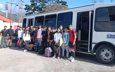 Lisandro Segura apoyó con transporte a atletas de baloncesto vigíense   