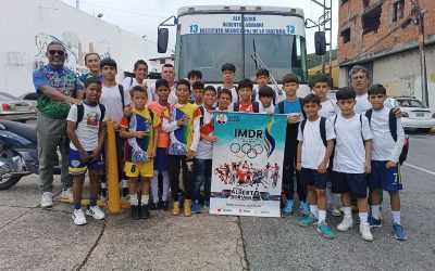 Lisandro Segura apoyó con transporte a jóvenes futbolistas para Tryout en Mucujepe