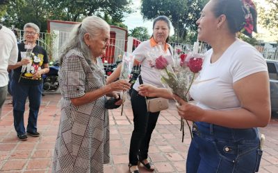 Alcalde Lisandro Segura agasajó a madres en su día con un emotivo detalle