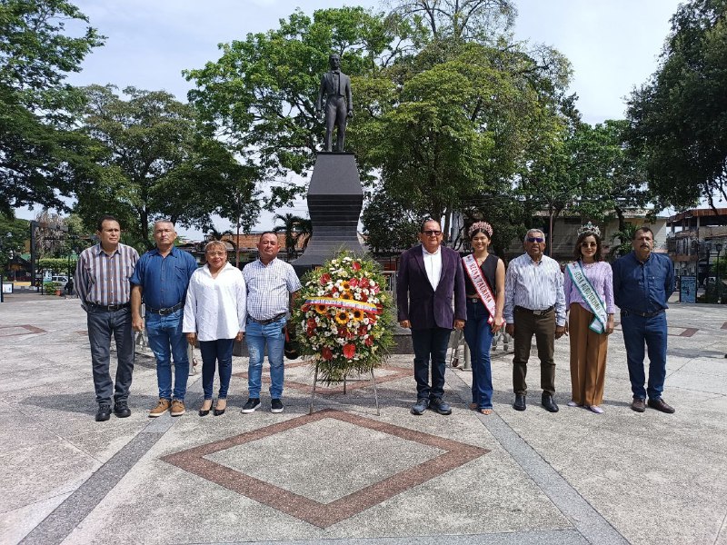 Alcaldía Alberto Adriani conmemoró 242 años del natalicio de Simón Bolívar