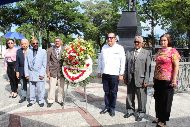 Colonia Colombiana conmemoró 215 años de Independencia de su país