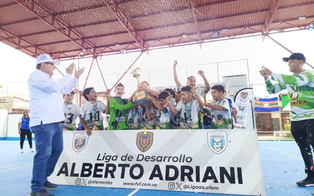 Lisandro Segura entregó “Copa Ciudad El Vigía 2025” tras finales del torneo de Futsala