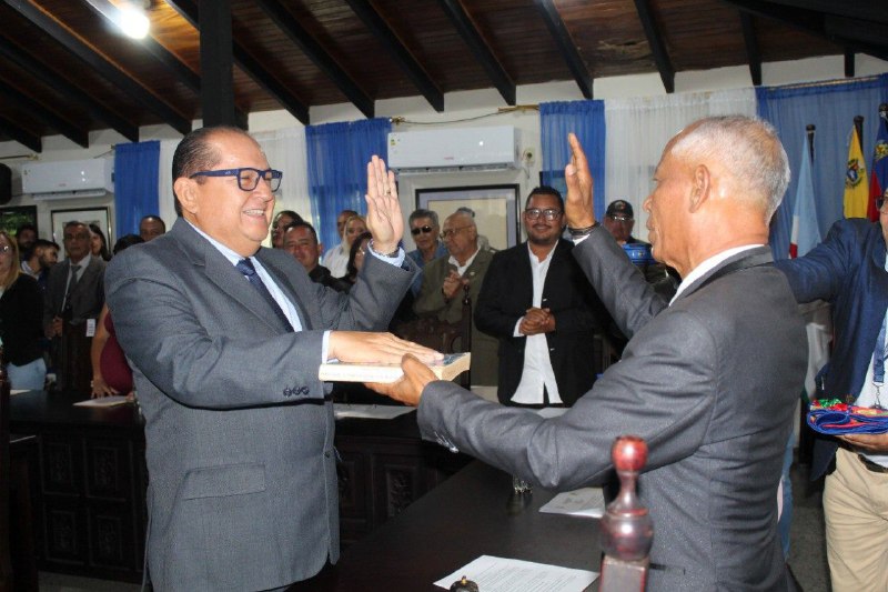 Lisandro Segura tomó juramento como alcalde para el período 2025-2029