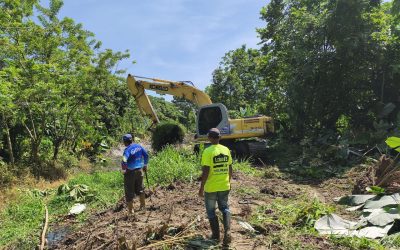 Gobierno de Lisandro Segura inició limpieza de canal natural en Patria Digna
