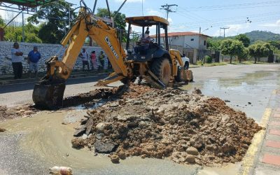 Gestión de Lisandro Segura apoya trabajos de reparación de tuberías de aguas servidas en Caño Seco II