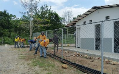 Gestión de Lisandro Segura construye cerca perimetral en Módulo Escolar Caño Balza