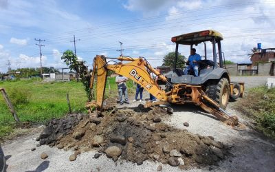 Gestión de Lisandro Segura inicia reparación y sustitución de alcantarilla en la vía hacia Km. 48 y 49