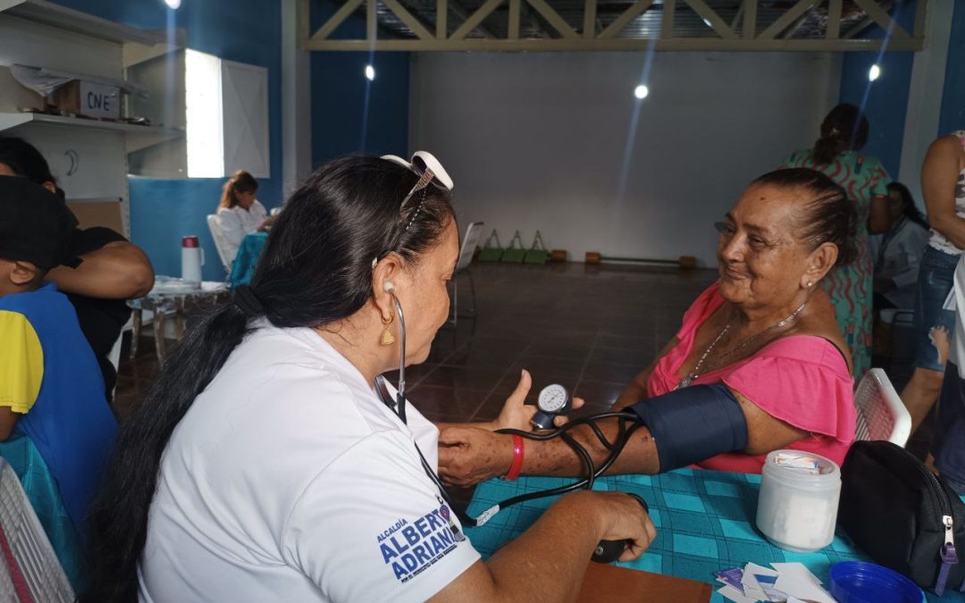 Gobierno de Lisandro Segura atendió a más de 130 personas en jornada social en Las Lomas