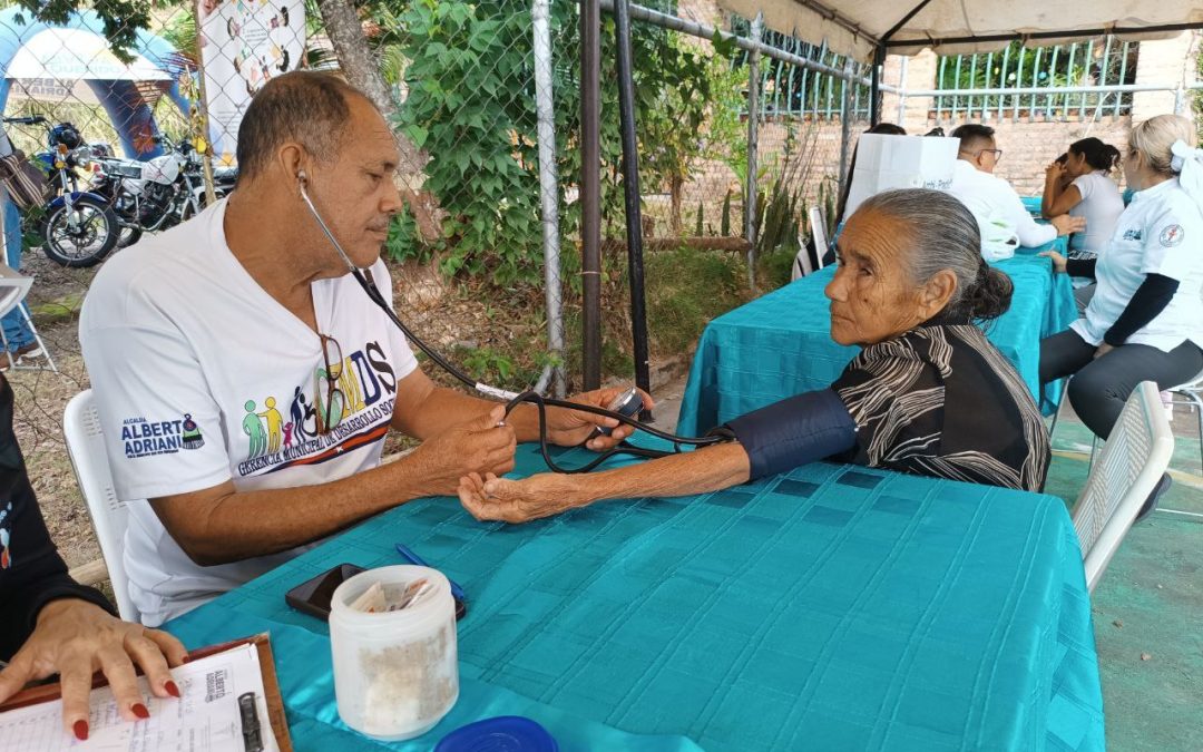 Gobierno de Lisandro Segura atendió a más de casi 100 personas en jornada social en La Honda