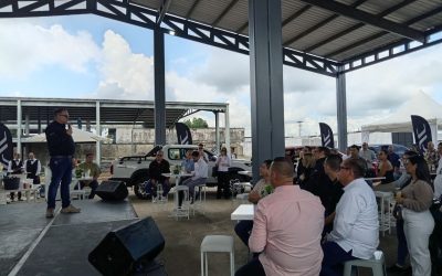 Alcalde Lisandro Segura asiste a develación de la primera piedra de sede de Jac Motors en El Vigía