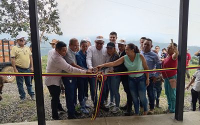 Lisandro Segura inauguró Escuela Municipal “Salvador López” en Camirí
