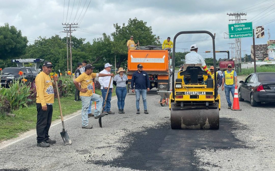 Ejecutan plan de bacheo en Av. Don Pepe Rojas