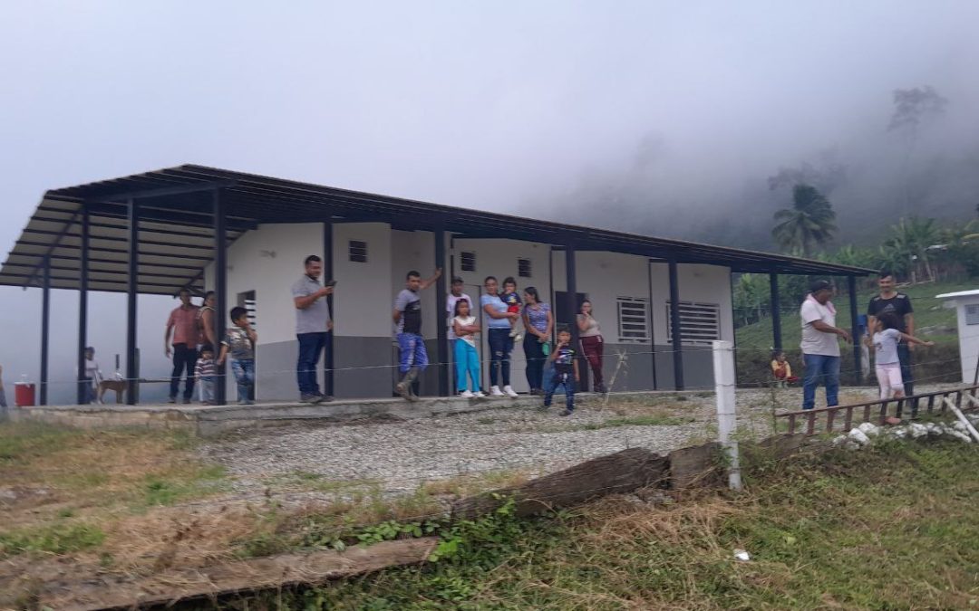 Escuela de Camirí lista para recibir a sus alumnos