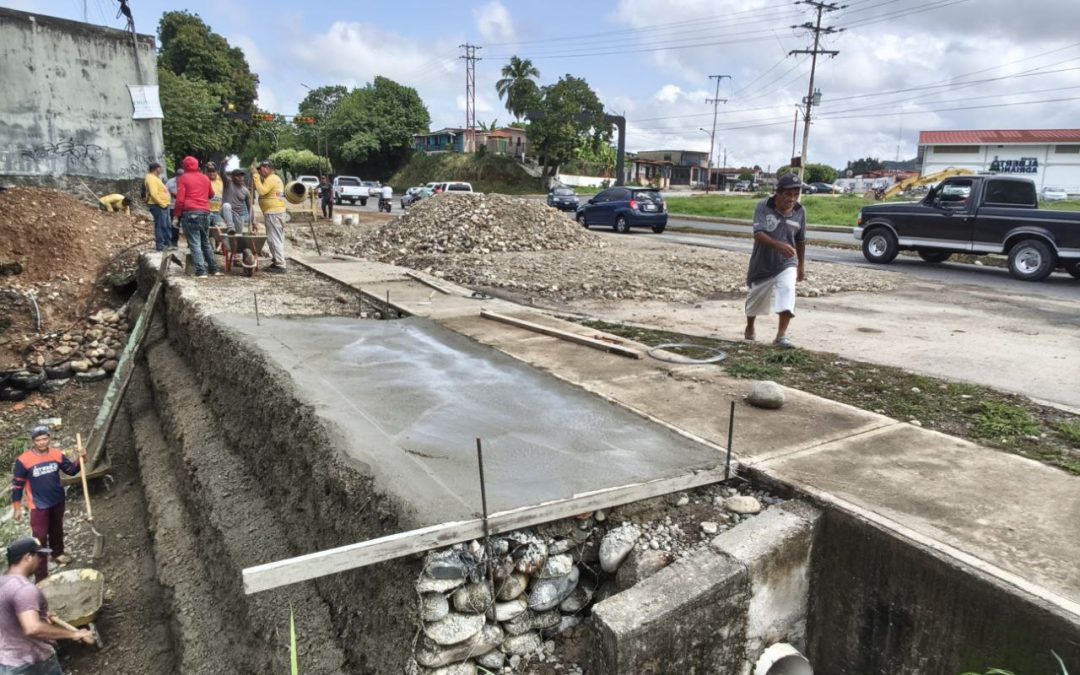 Alcaldía Alberto Adriani ejecuta revestimiento de muro de gavión en la Don Pepe Rojas