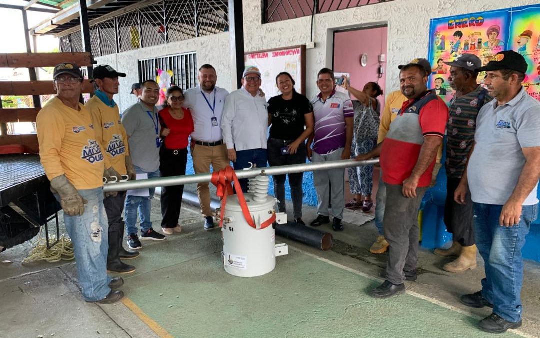 Lisandro Segura entregó Transformador y Poste para Escuela Francisco de Miranda de Caño Amarillo