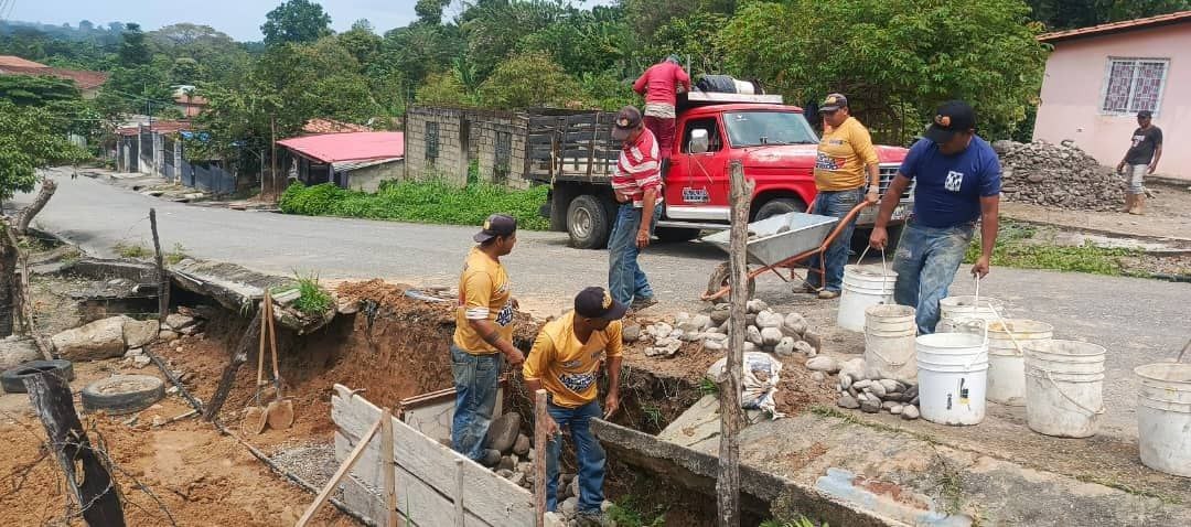 Gobierno de Lisandro Segura construye muro y cuneta en Villa Milenium