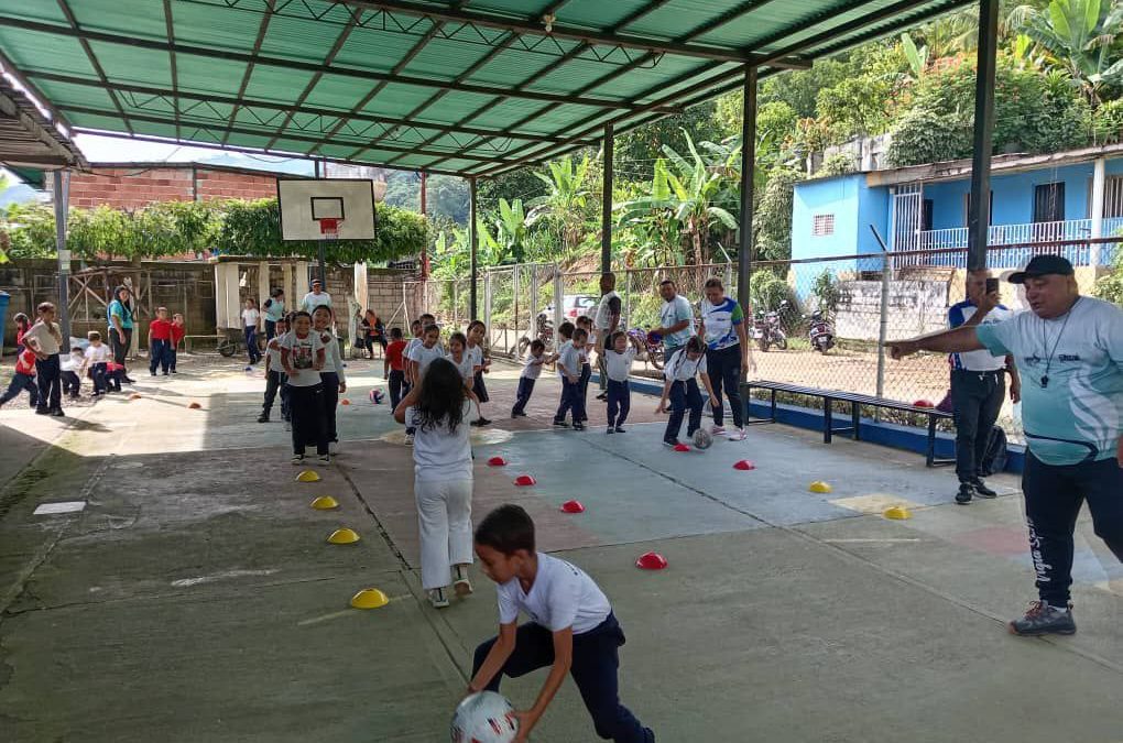 Imdraa apoya en actividades deportivas y recreativas del sector educativo 